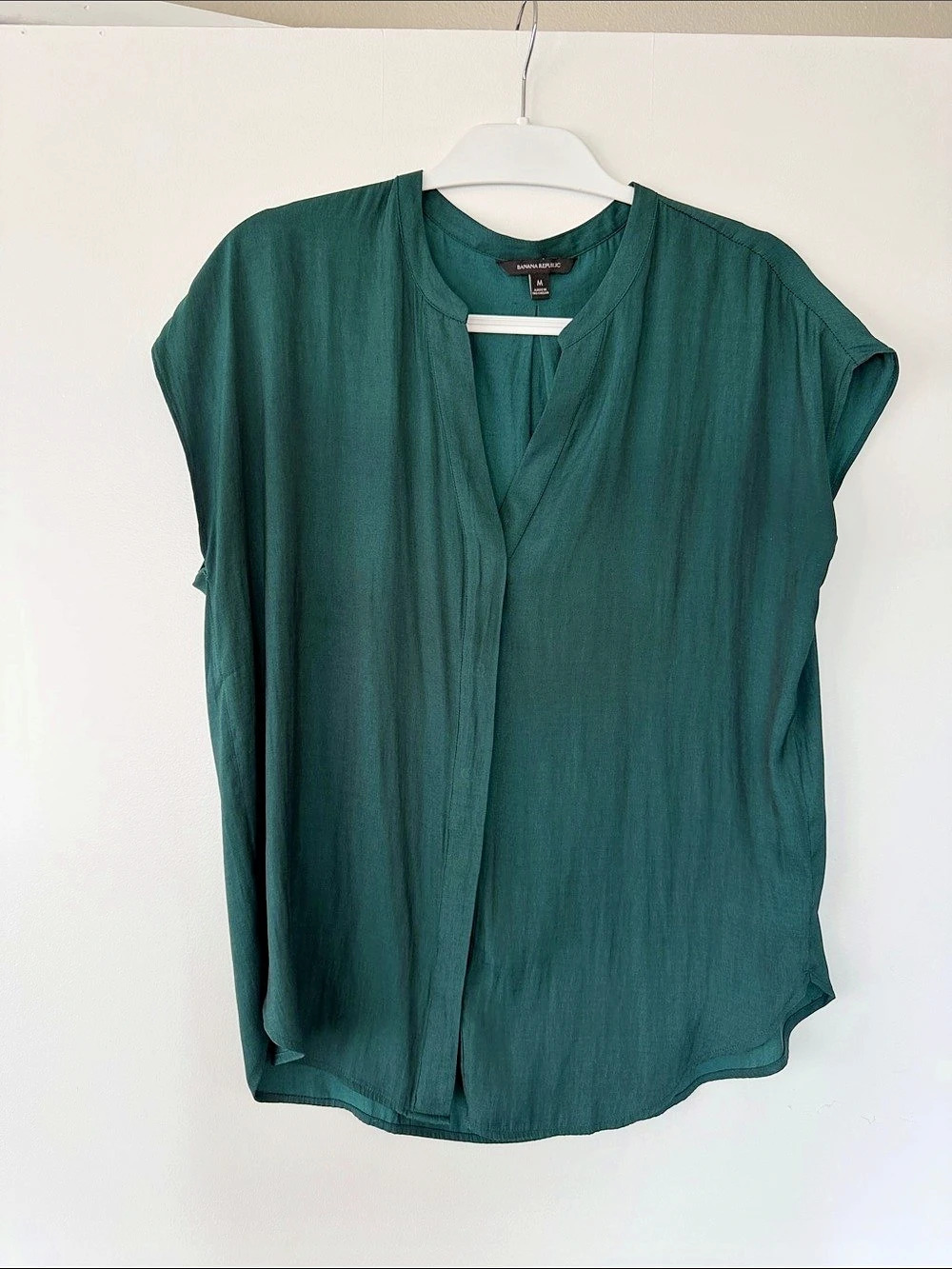 Banana Republic Women's Blouse in Green Size Medium Like New